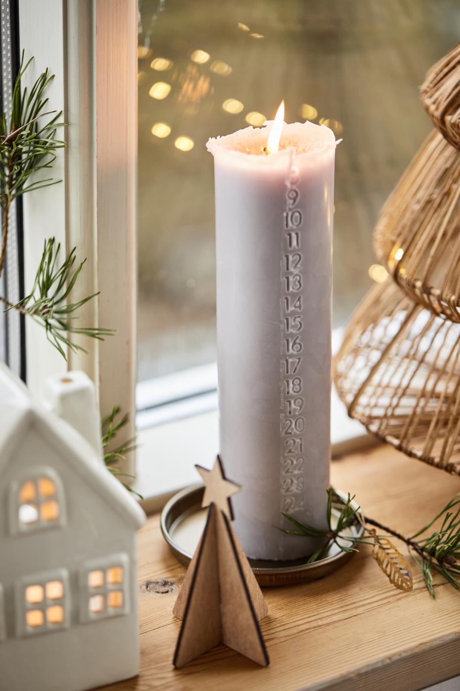 Standing Christmas Tree | Medium
