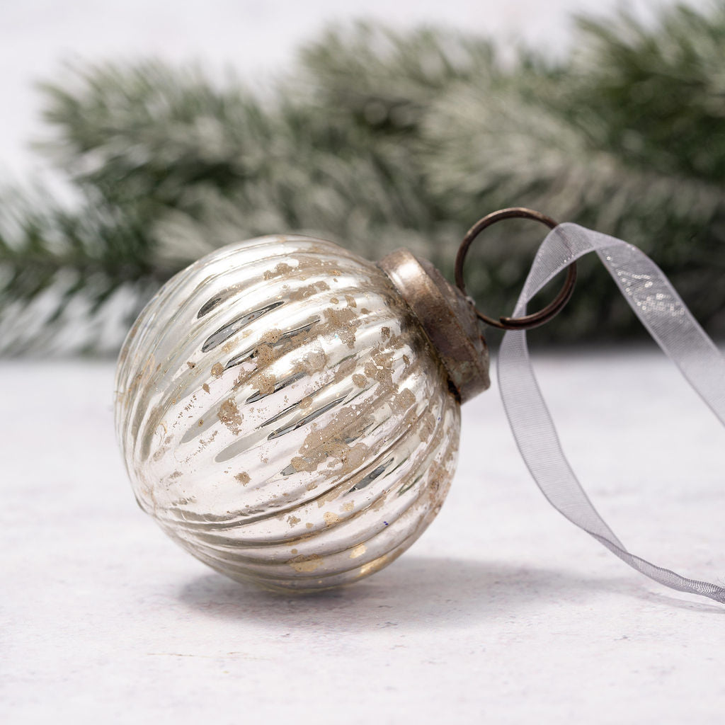 Glass Ribbed Bauble | Silver | Medium