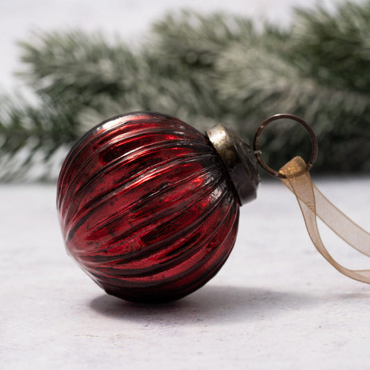 Glass Ribbed Bauble | Wine | Medium