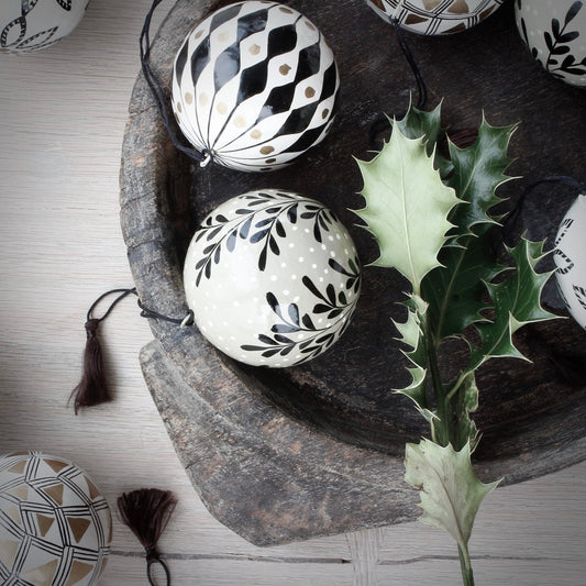 Paper Maché Bauble | Harlekin